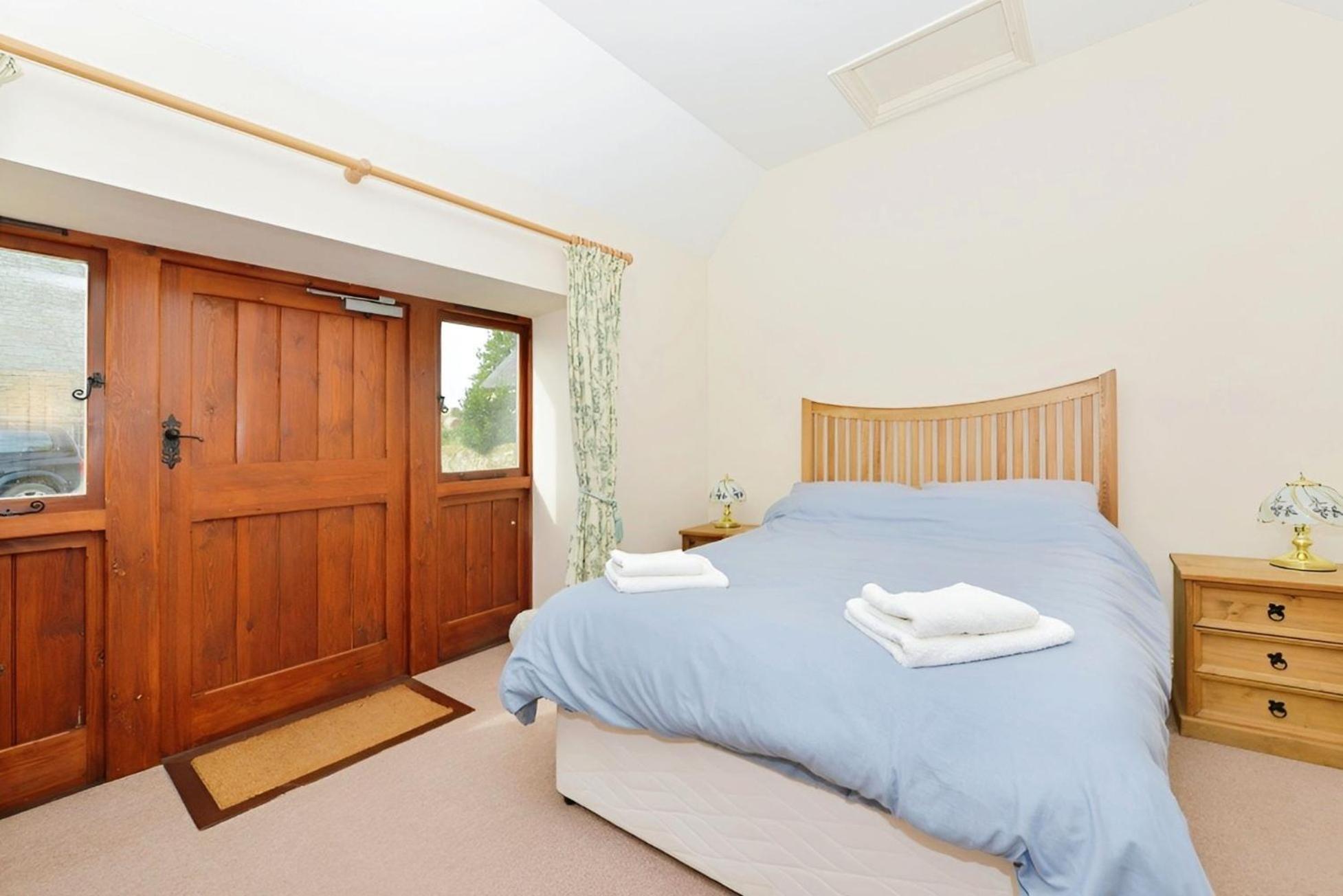 Willows Calbourne Exterior photo